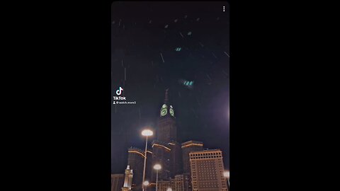 clock tower par Bijli giri | Lightning Strikes Clock Tower in mecca