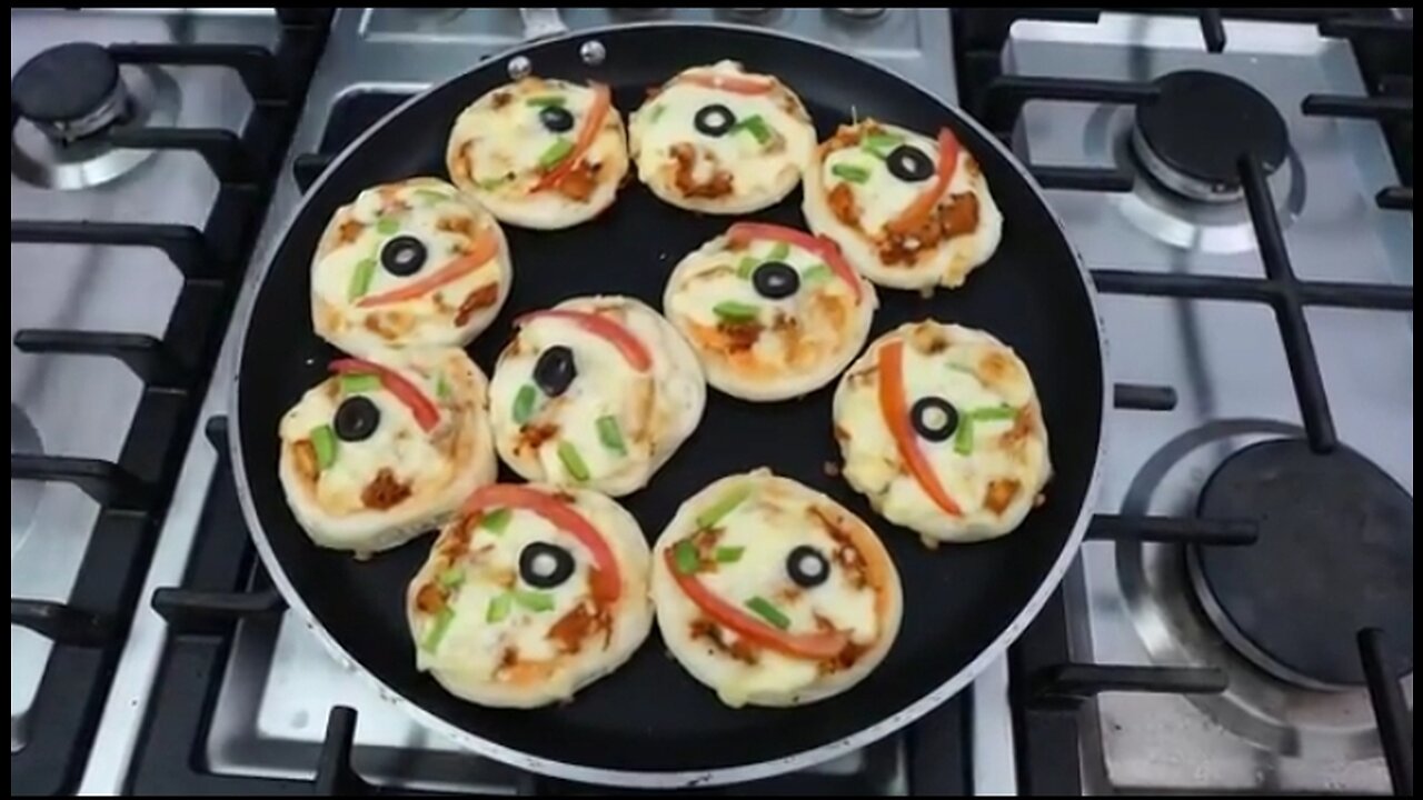 Easy way to make mini pizza for party ... For babies tiffon box...