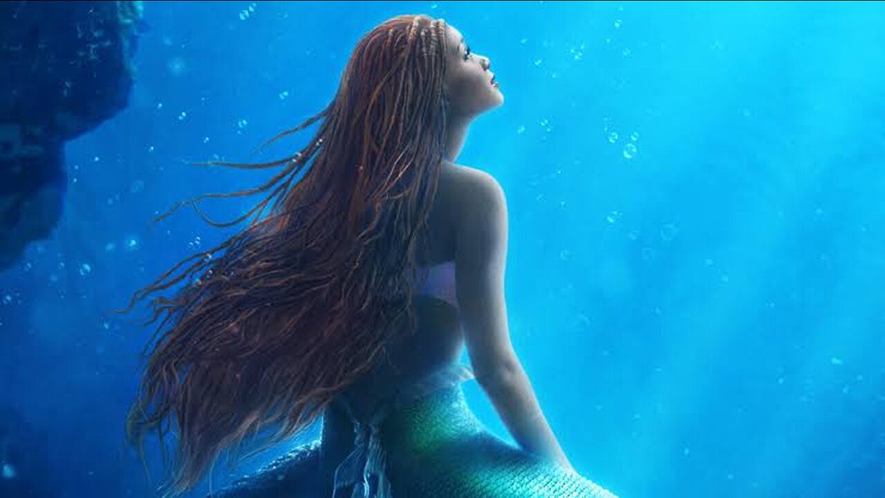A Beautiful Young Girl in Ocean❤️😍