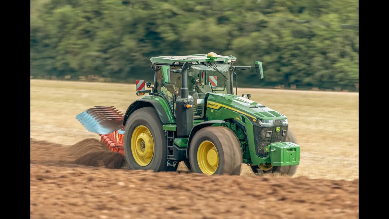 John Deere 8R 340 ploughing 7 Furrow Kuhn Plough