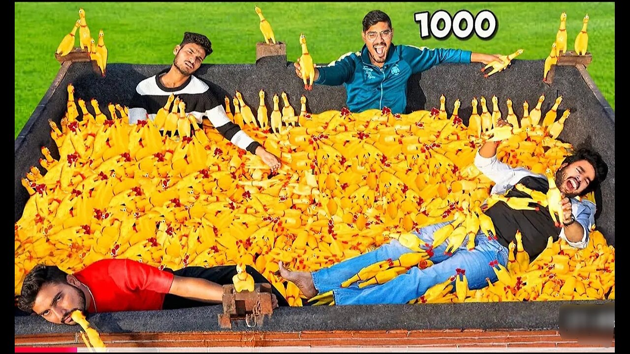 Living 24 Hours With 1000 Screaming Chickens Challenge | चिल्लाने वाले मुर्गों के साथ