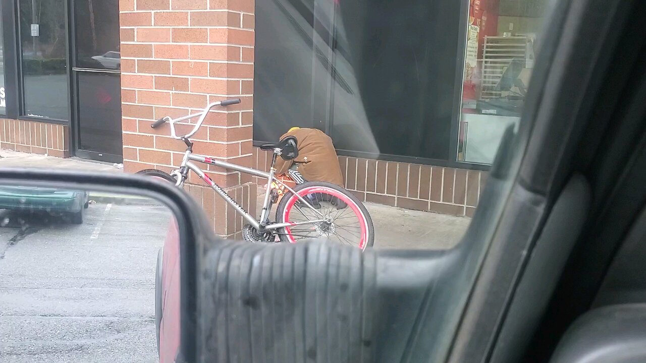 Cooking on sidewalk