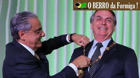 Completo-Bolsonaro homenageado na CNI recebe o Grande Colar Ordem do Mérito Industrial