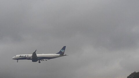 Embraer 195 PR-AUJ vindo de Santarém para Manaus