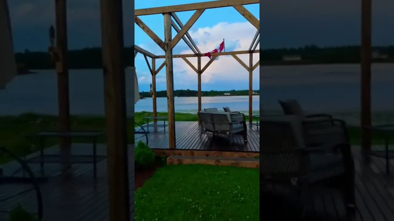 Nice deck by the water in Alberton