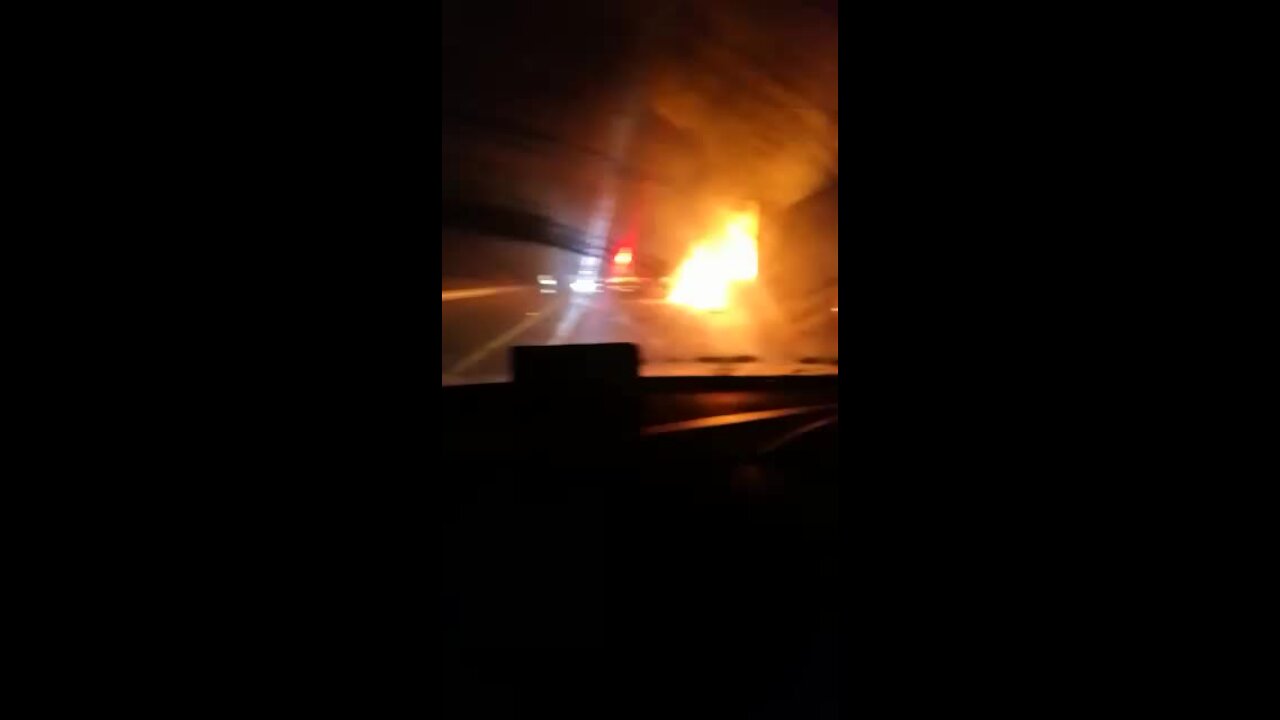 N3 Mooi River toll closed following torching of 7 trucks (wLu)