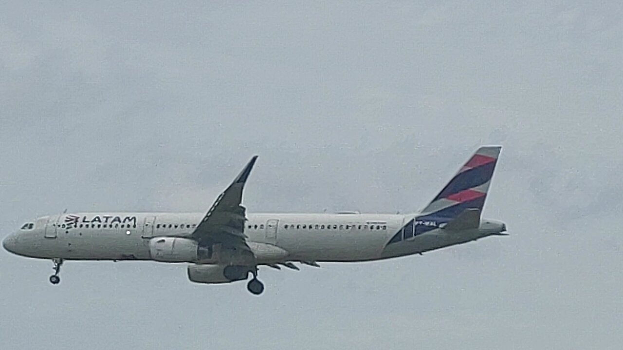 Airbus A321 PT-MXL coming from Guarulhos to Manaus