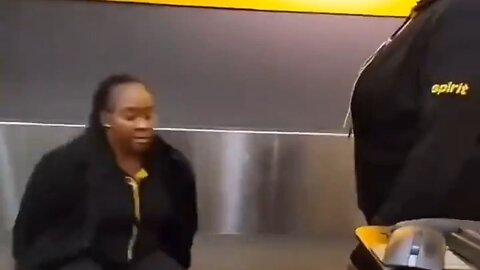 Spirit Employee Attacks Fellow Staff Member in front of Customers