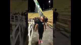 Volta Redonda 0x1 Madureira - Torcida saindo revoltada e protestando do jogo