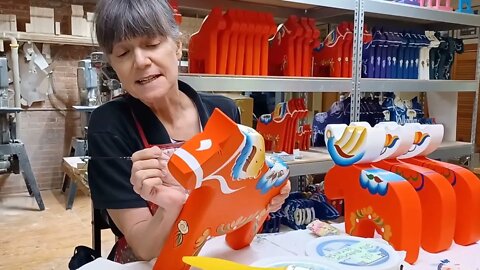 Dala Horse Artist Explains Their Meaning in LINDSBORG Kansas