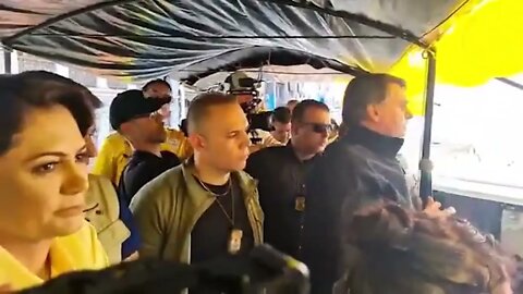 Bolsonaro é recebido por multidão em Juiz de Fora, MG, cidade da facada