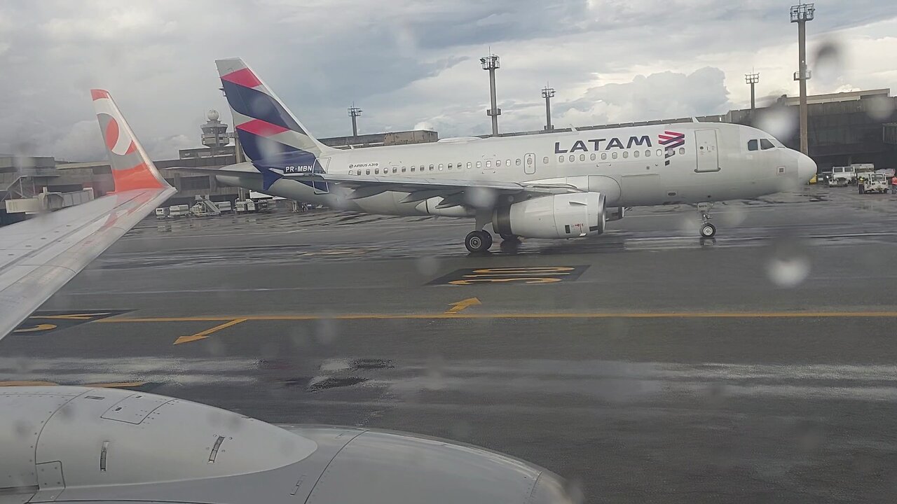 Boeing 737-800 PR-GZS pushback