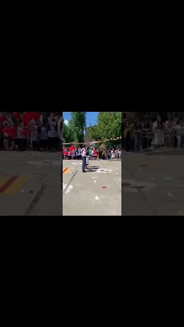 "Ні війні, свободу Україні, путін чорт" - останній дзвінок в одній зі шкіл Дагестану не за сценарієм