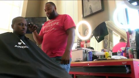 Milwaukee barbers learn how to become mental health advocates for Black men