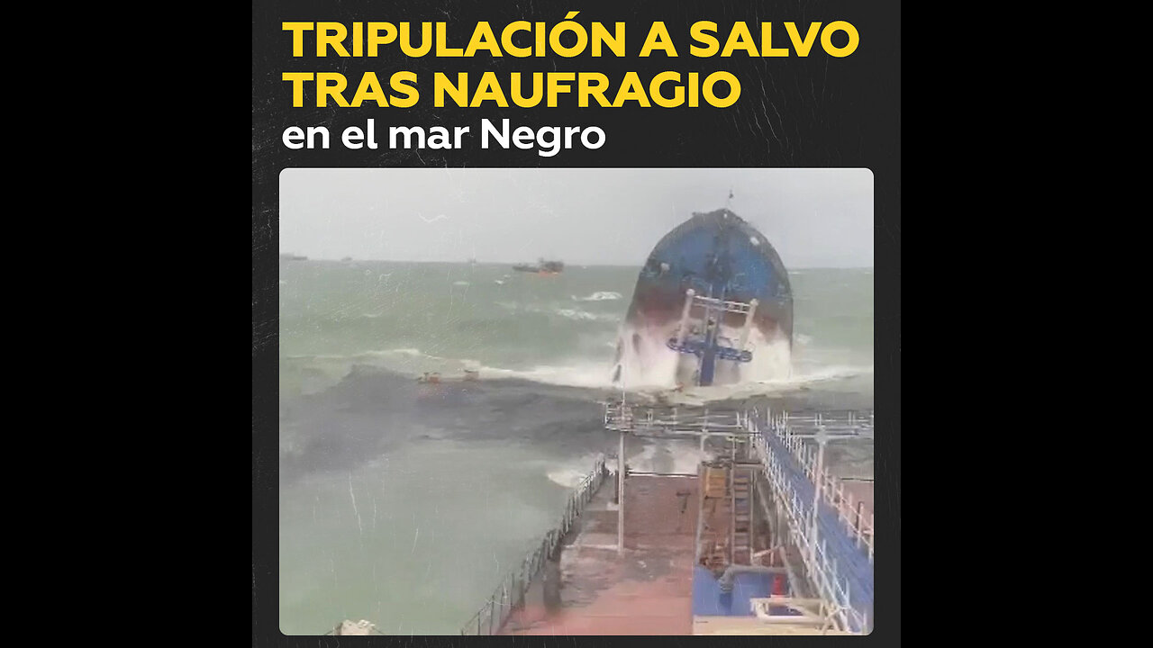 Evacúan a tripulantes de buque cisterna naufragado en el mar Negro