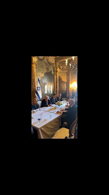 Donald Trump: "We have incompetent people running our country."