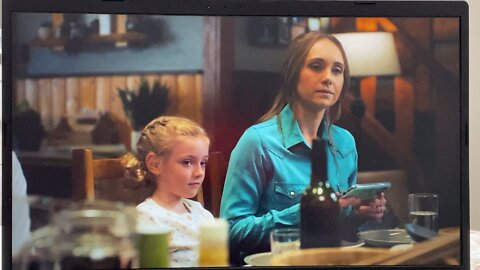 Heartland 16X1-Family Dinner Scene