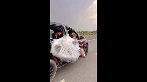 Bhai ko sotte hue jana tha