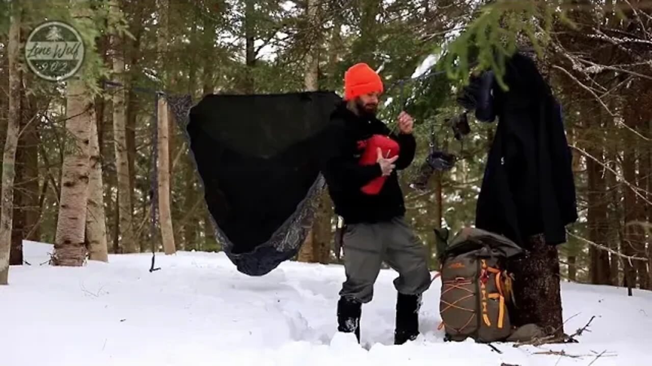 Camp in a hammock in winter 9