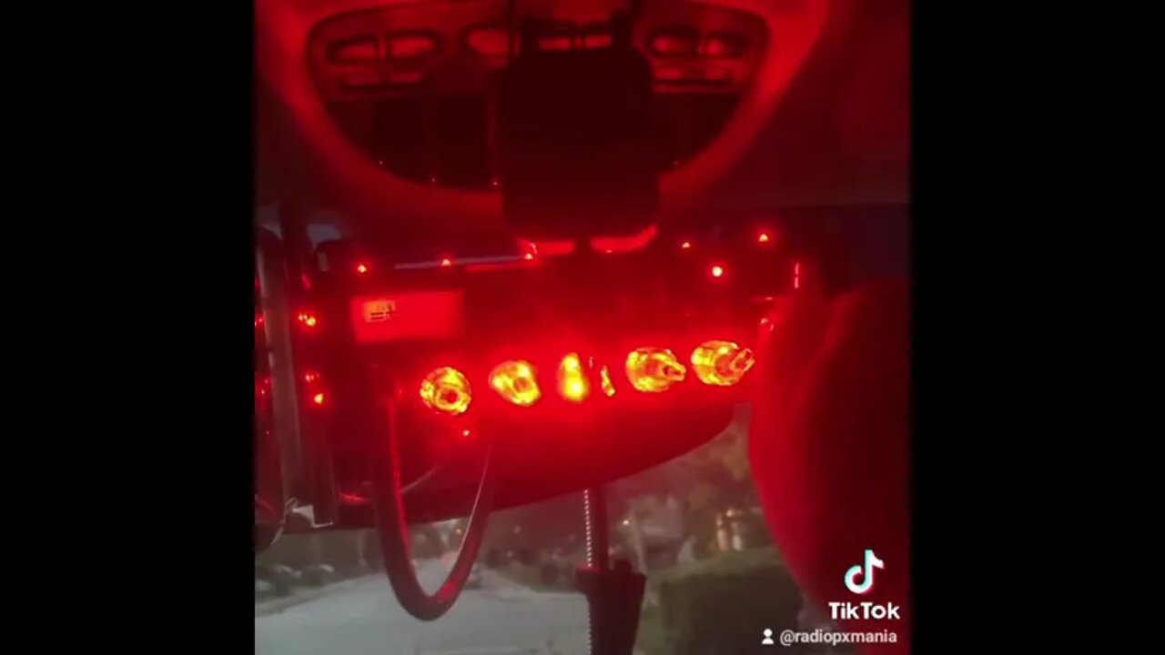 Olha só o Rádio Px do menino!