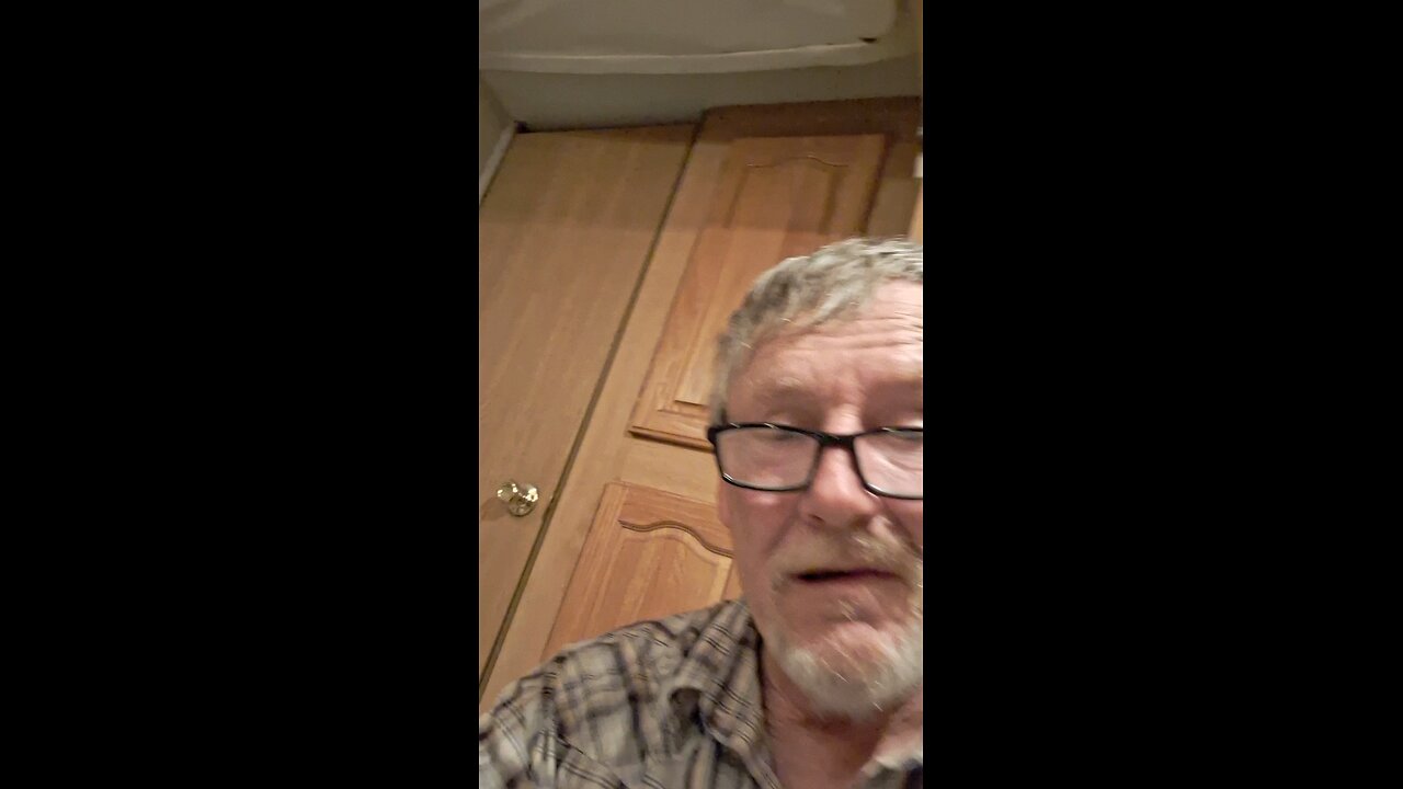 hold on pizza is coming