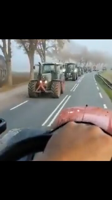 Dutch Farmers Out In Force Protesting Plan to Close Down 3K Farms to Aid CLIMATE CHANGE!!!
