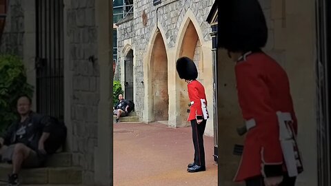 Second Tourist get away from the guard #windsorcastle