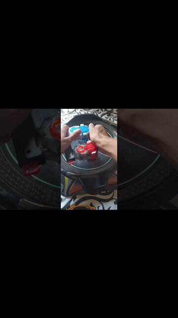 batalha de beyblade (que ataque destruidor 😎🔥)