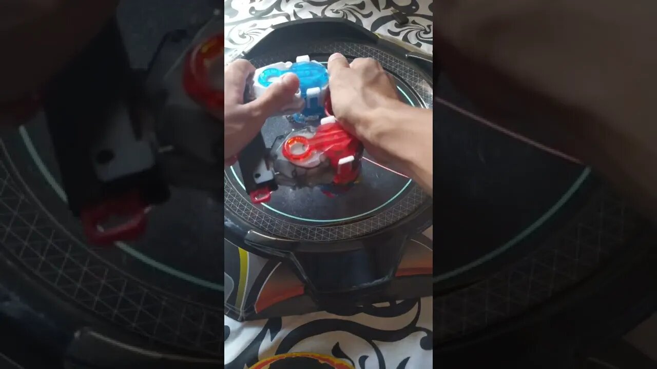 batalha de beyblade (que ataque destruidor 😎🔥)