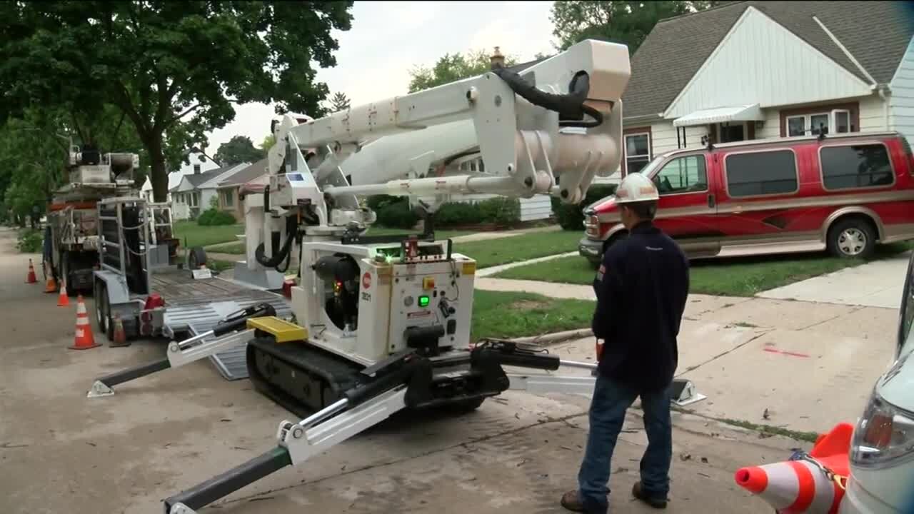 West Allis residents thank crews for restoring power: 'We have electricity again, thank God'