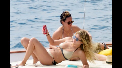 Nice Hot Babesand Hot Yachts at Miami River !!!!