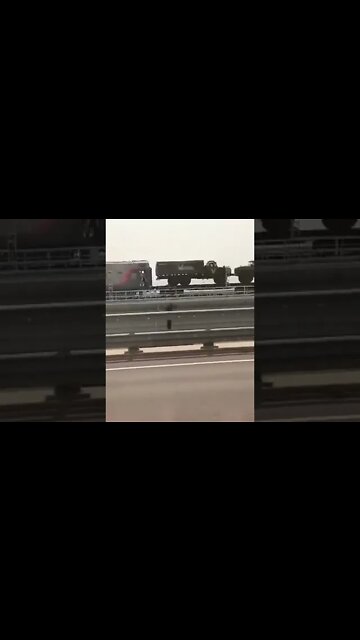 🇷🇺🇺🇦 Heavy Russian 152mm 2S19 "Msta-S" SPG's & Support Equipment Crossing The Crimean Bridge