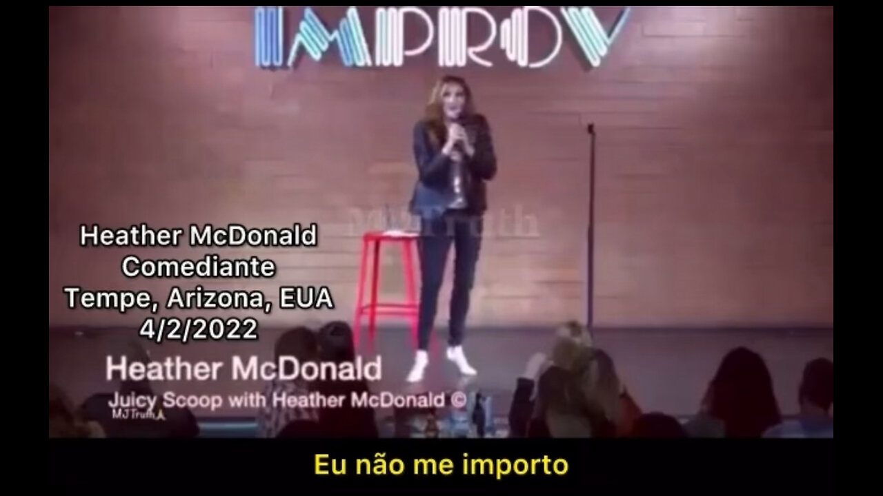 Comediante se gaba de ter tomado vacinas e reforços e de estar muito bem, mas logo cai desmaiada