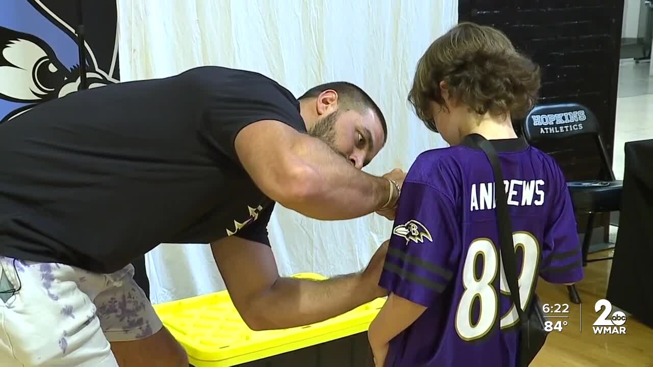 Ravens TE Mark Andrews visits kids at Camp Charm City for Diabetics