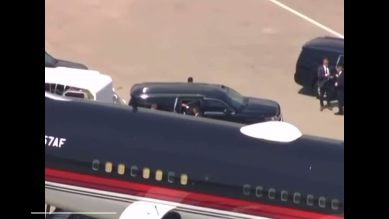 No Clear Shot of Trump Getting On or Off of Air Force One! MUST SEE!