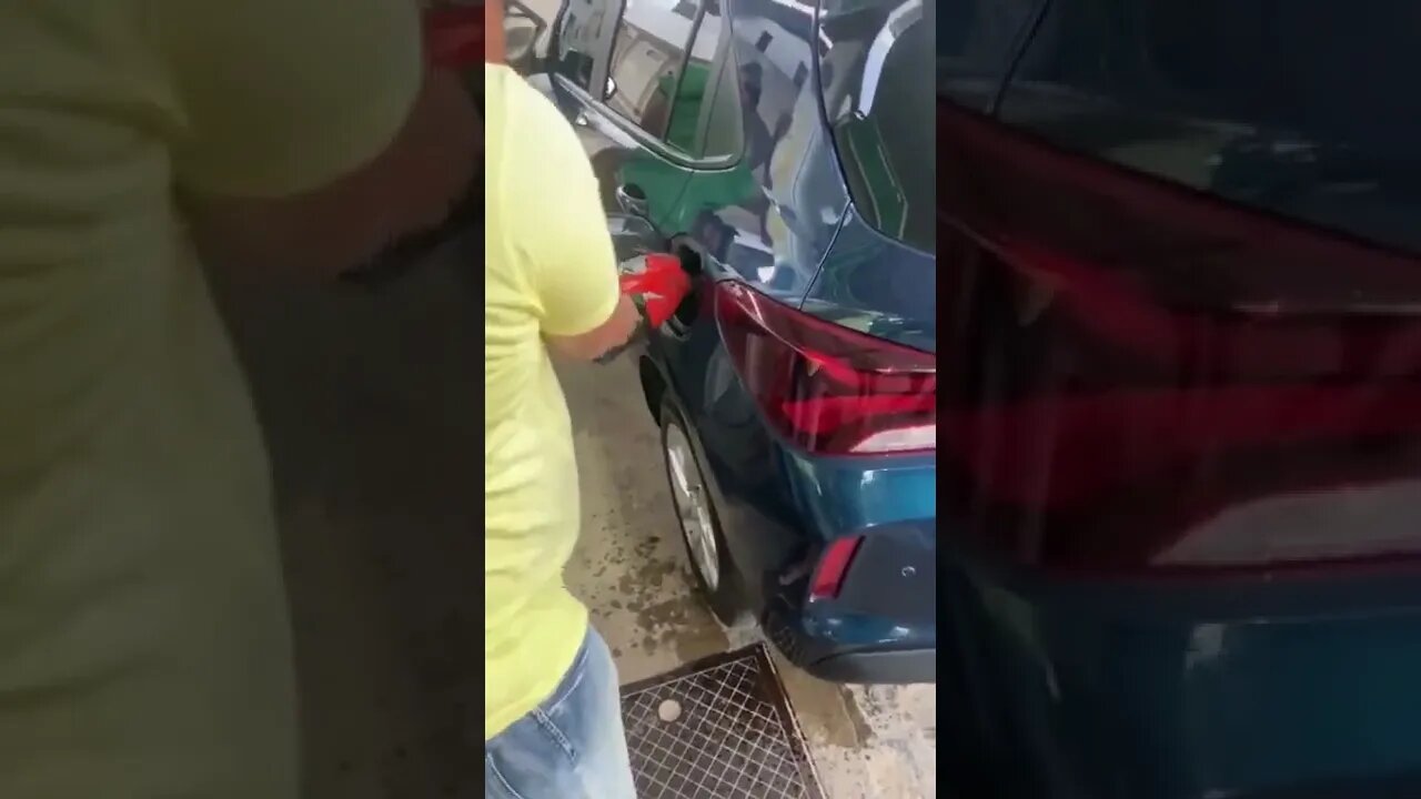 DEU RUI !! HOMEM LAVA O CARRO GASOLINA APÓS QUEDA NO PREÇO