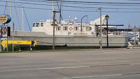 YP655 ON THE HARD CLEAR LAKE MARIN CENTER MARINA, EL LAGO TX USA