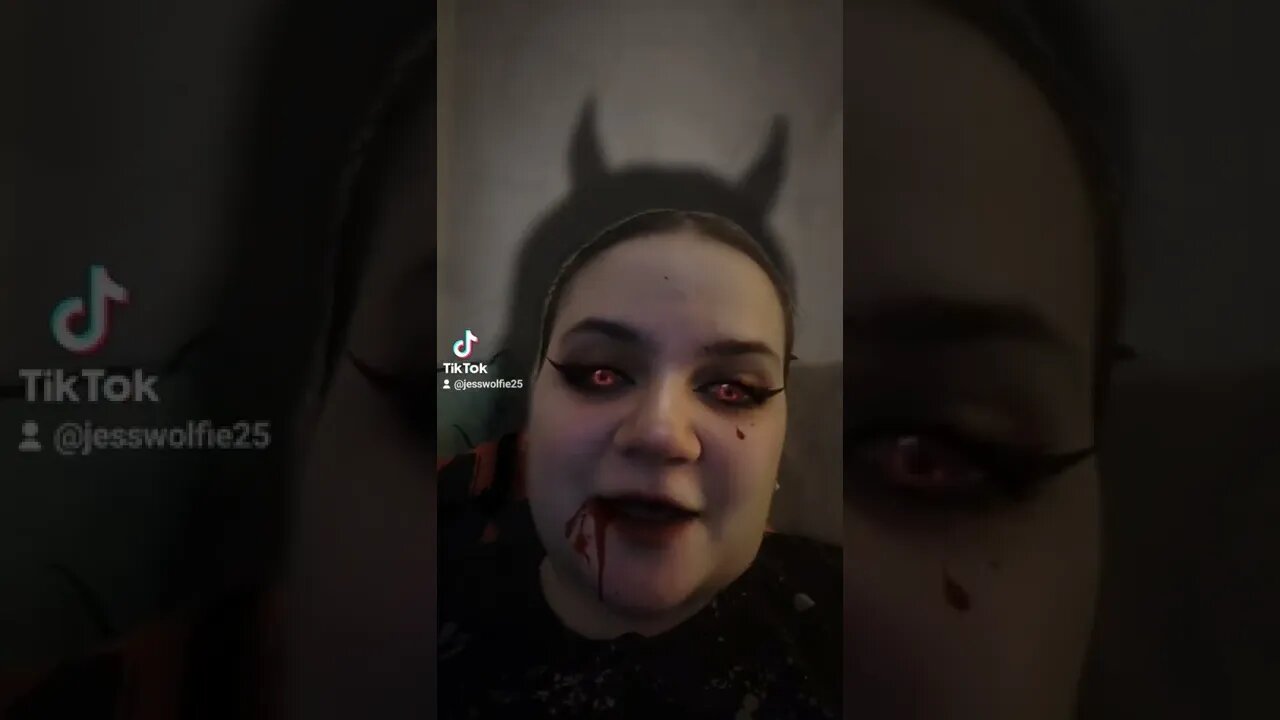 My Vampire Streamer is done and with the editor!!!