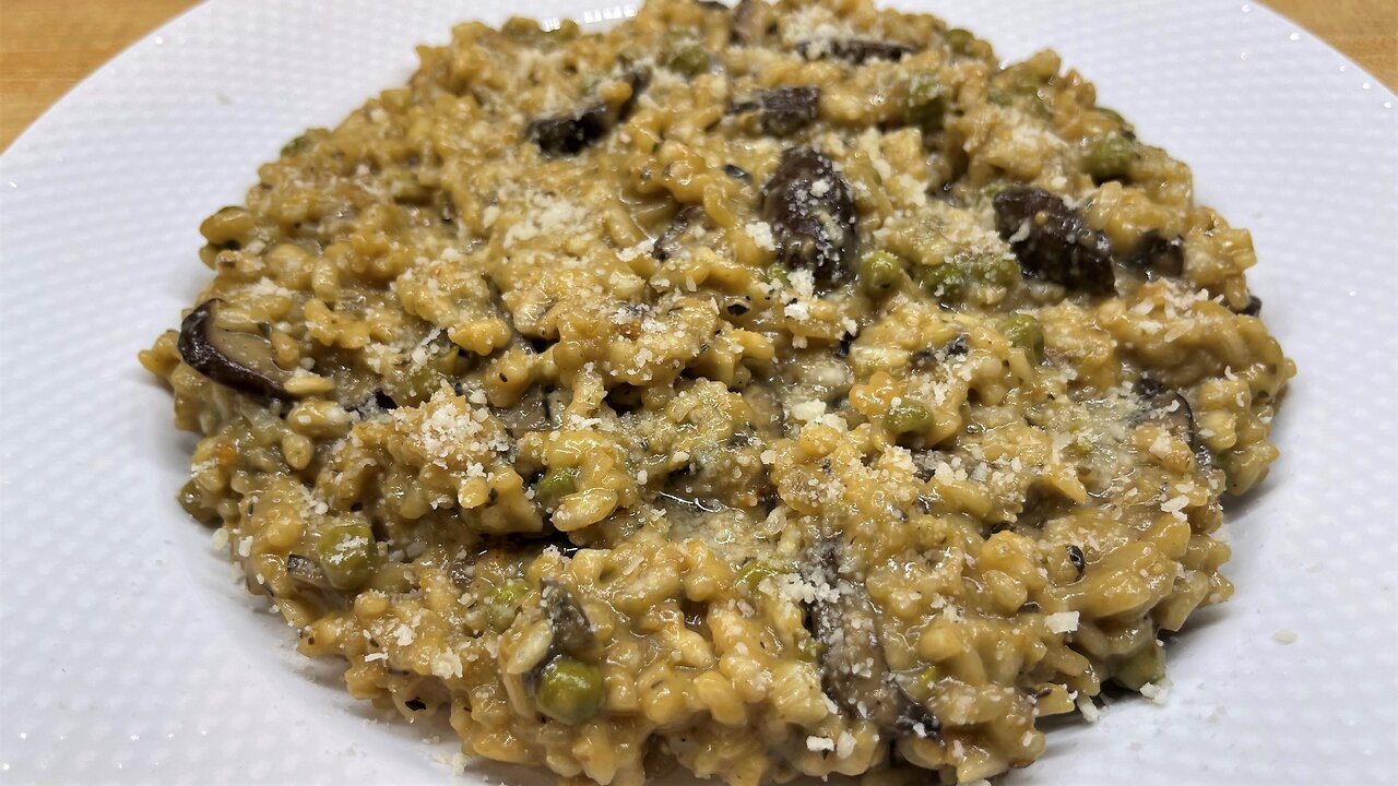 MUSHROOM RISOTTO WITH TRUFFLE OIL l Veggie Risotto With White Wine & Truffle Oil l Gastro Guru