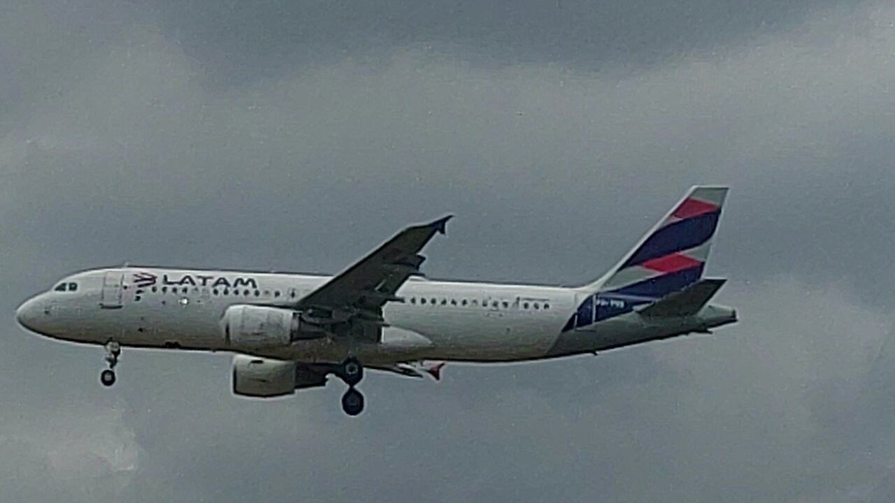 Airbus A320 PR-TQB vindo de Guarulhos para Manaus