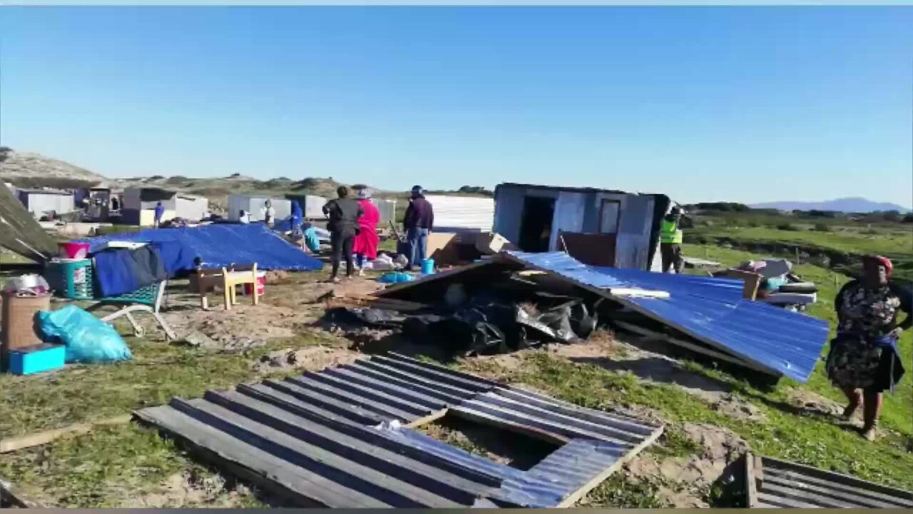 SOUTH AFRICA - Mfulenin Evictions (Video) (s97)