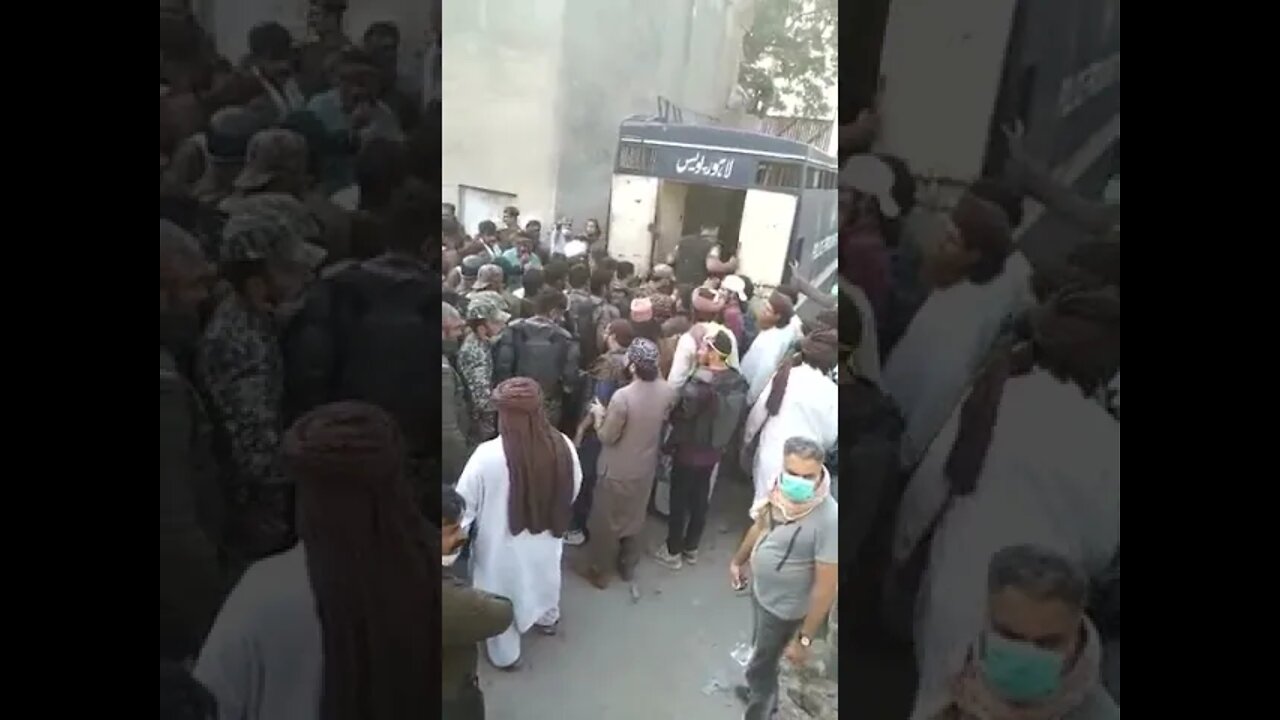 لبیک والوں کا پولیس کے ساتھ اچھا رویہ