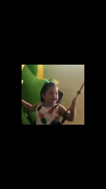 Trampolim radical criança - Child radical trampoline - #shorts #linda #bebe