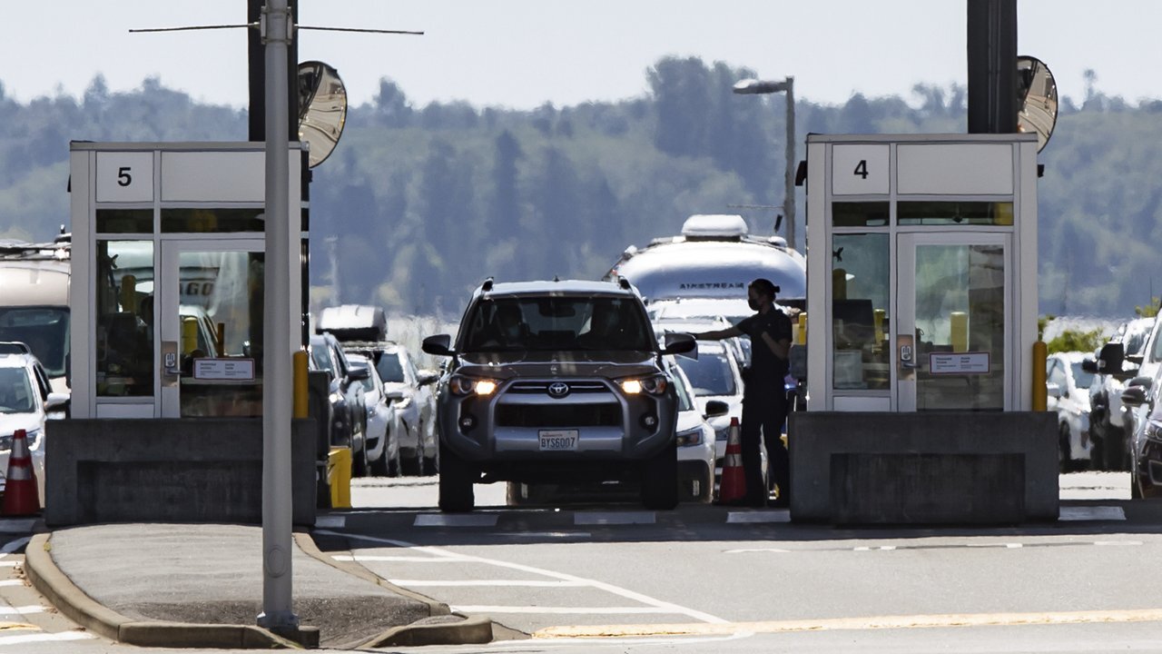 U.S. Keeps Ban on Nonessential Border Crossings to Slow COVID