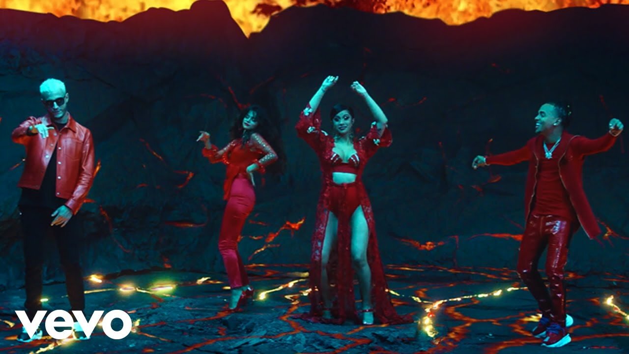 Taki Taki ft. Selena Gomez, Ozuna, Cardi B (Official Music Video)