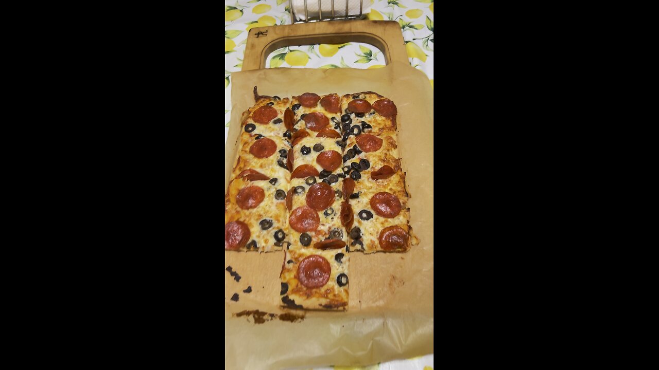 Home made Low Carb pizza #pizzalover #pizzatime #pizza #homemadepizza #LowCarb