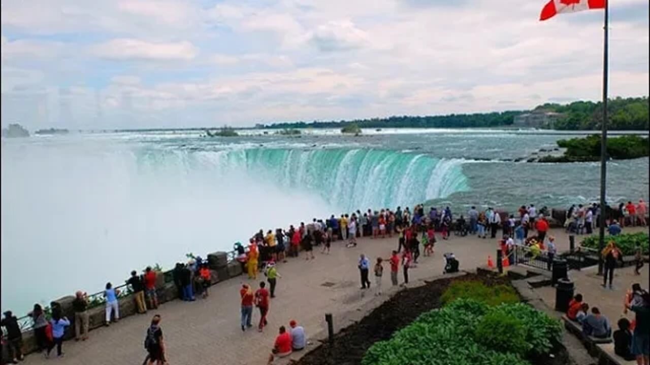 A new Look at Niagara Falls on the Canadian Side & Tunnels Behind The Falls