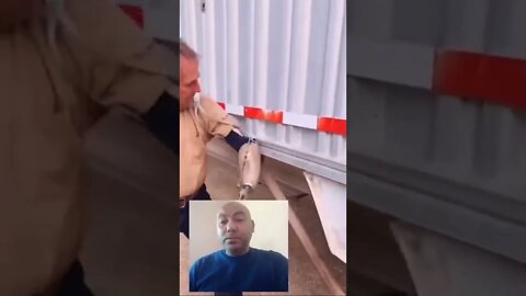 معاق بدون يدين يعمل في الاعمال الشاقة || #shorts ♥️