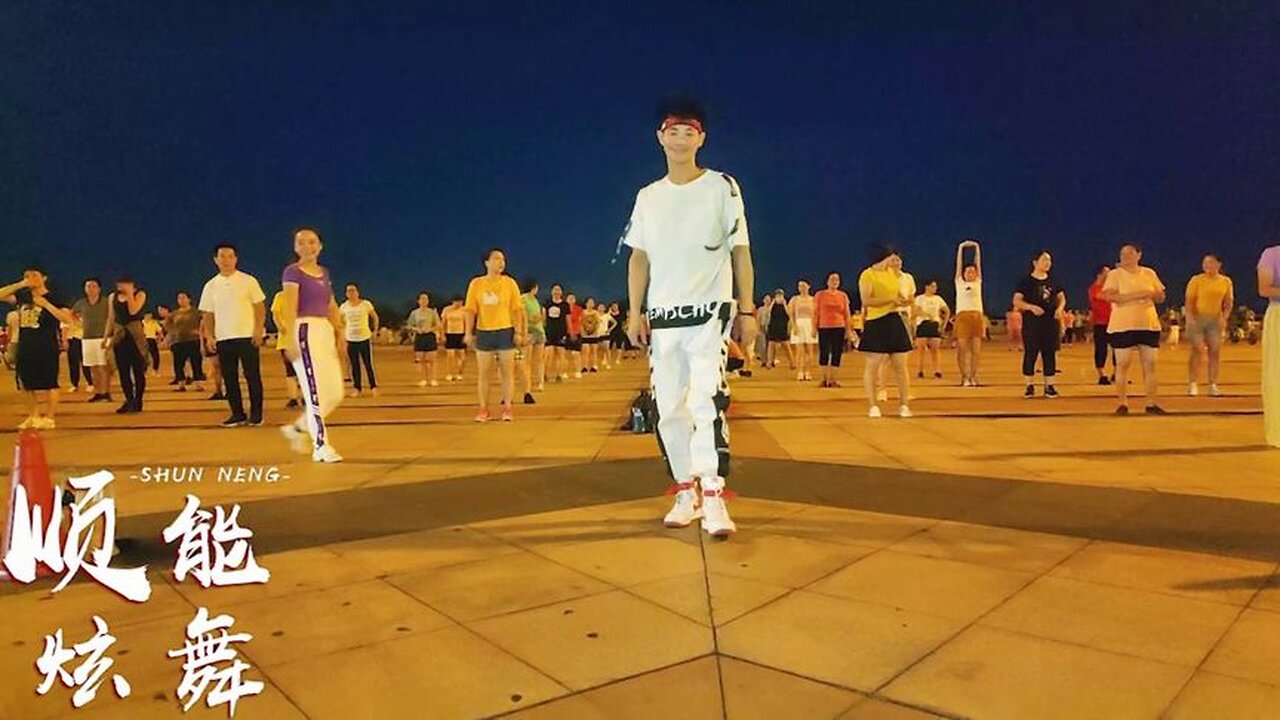 熱門廣場舞《都是兄弟》句句情意，一聽二跳，全身都帶勁【順能炫舞團】