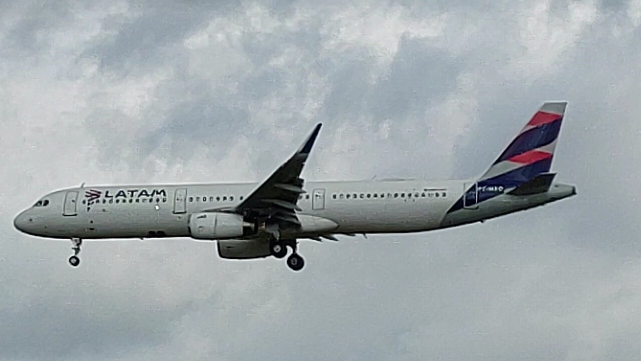 Airbus A321 PT-MXO vindo de Guarulhos para Manaus